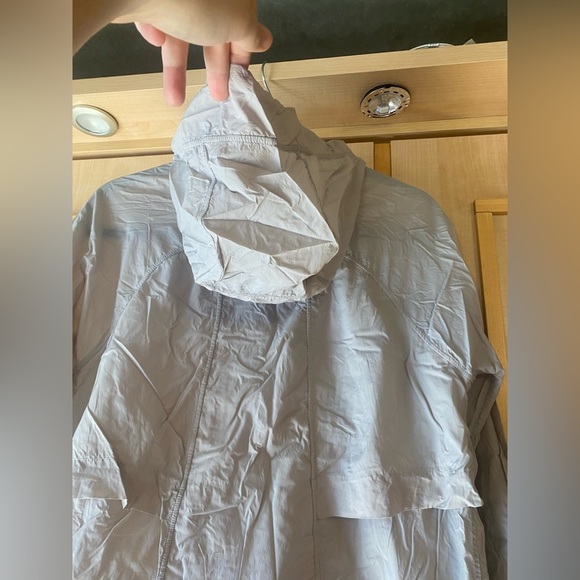 Lululemon Lightweight Hooded Packable Jacket Size Medium/ P2P 20 inches - Picture 10 of 13